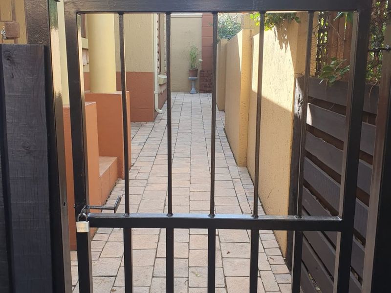 La Viale Douglasdale Garden Unit - Photo 2