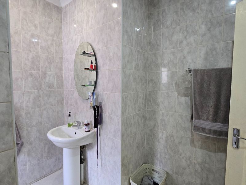 Comfortable Room in Crystal Park, Benoni - Photo 4