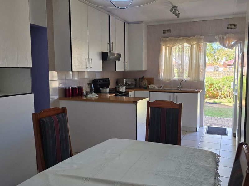 Comfortable Room in Crystal Park, Benoni - Photo 6