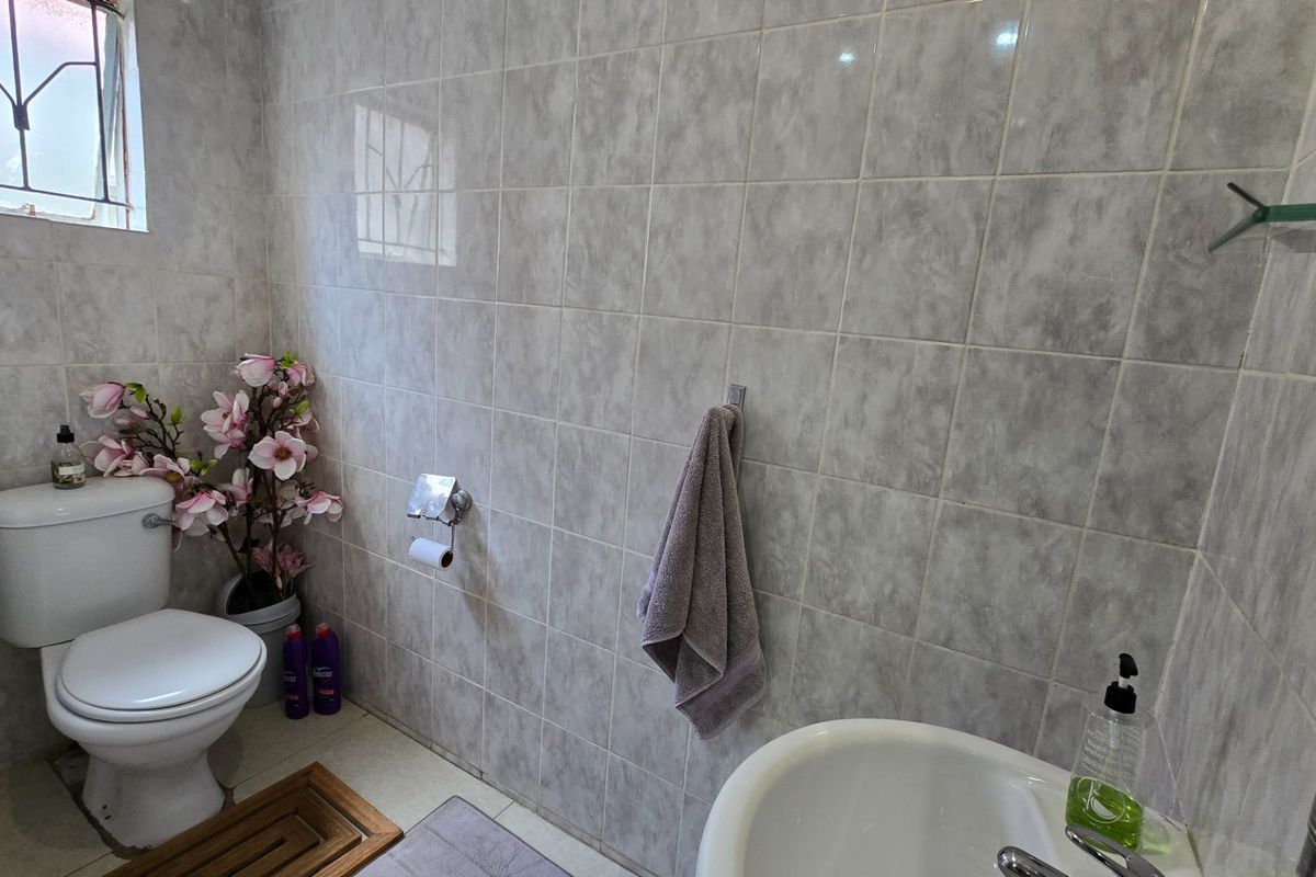 Comfortable Room in Crystal Park, Benoni - Photo 5