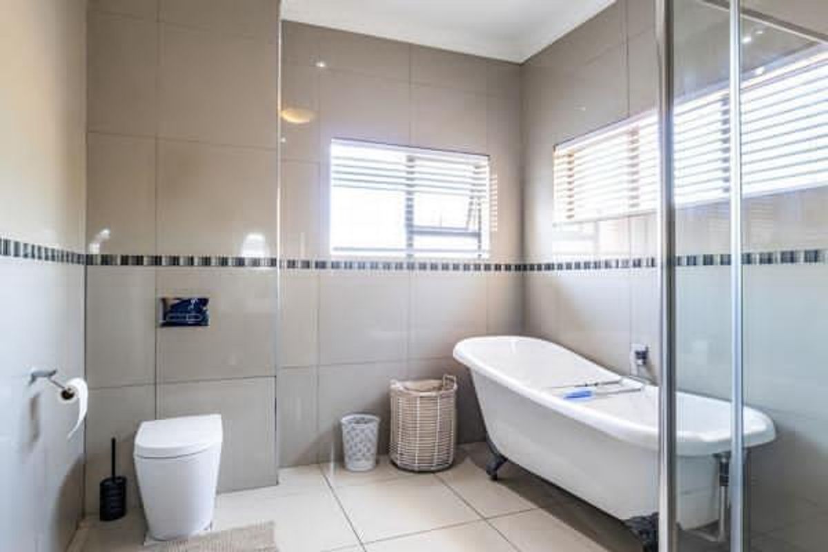 Amazing Palacial Residence in Magaliesberg Estate Amandasig - Photo 4