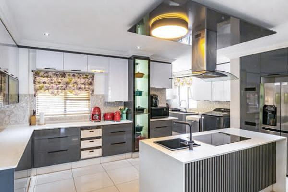 Amazing Palacial Residence in Magaliesberg Estate Amandasig - Photo 3