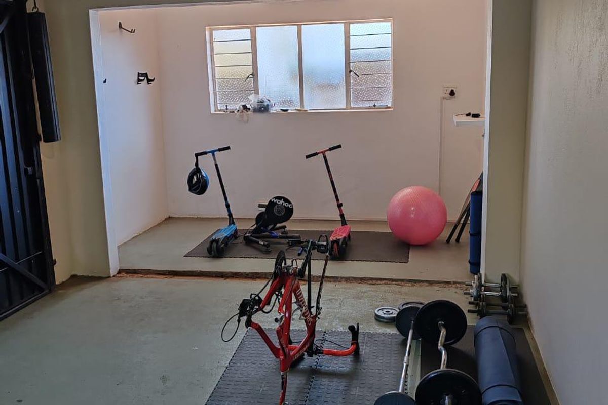 Spacious Family Home for Sale in Annlin - Photo 2