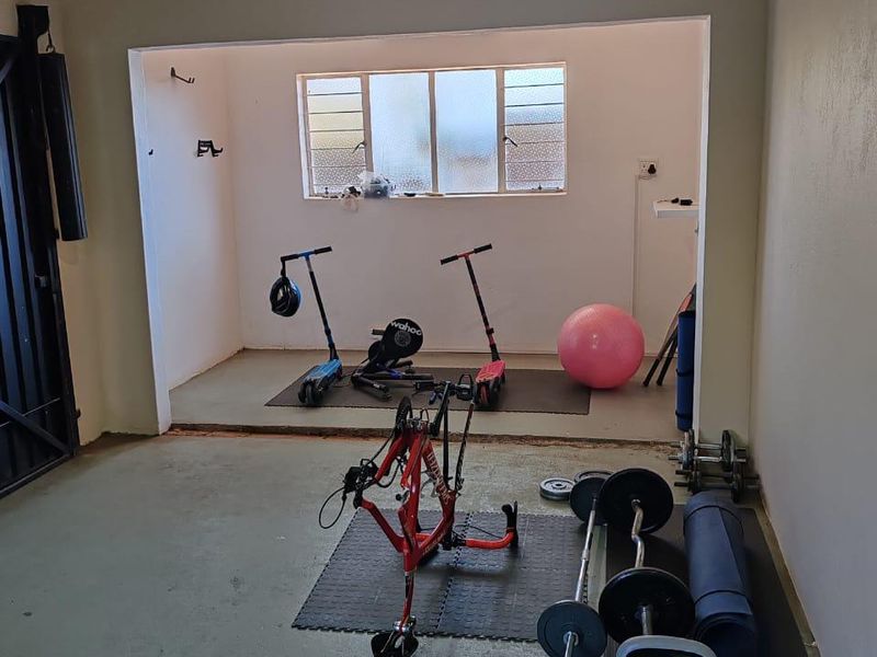 Spacious Family Home for Sale in Annlin - Photo 2