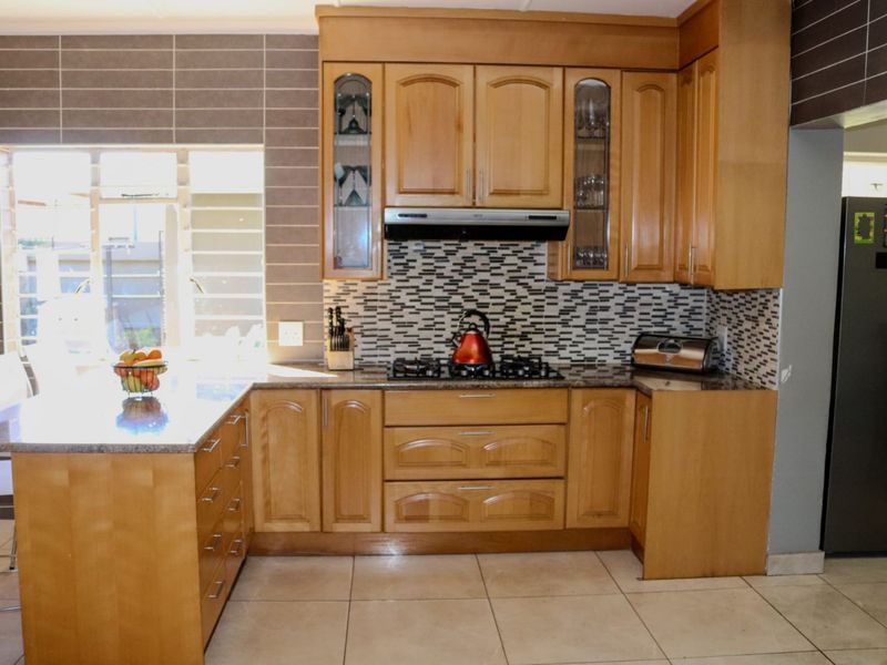 Spacious Family Home for Sale in Annlin - Photo 8