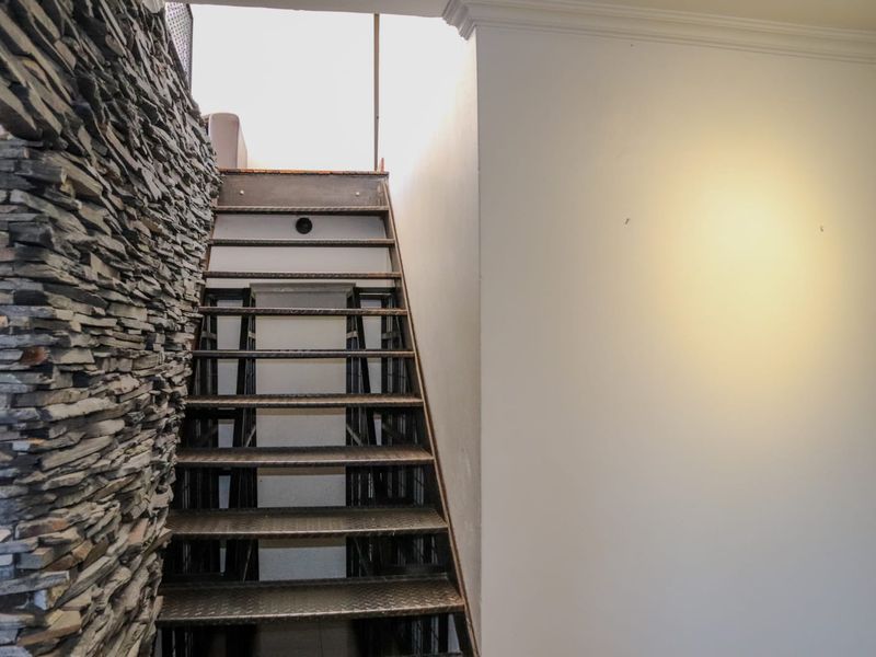 Spacious Family Home for Sale in Annlin - Photo 7