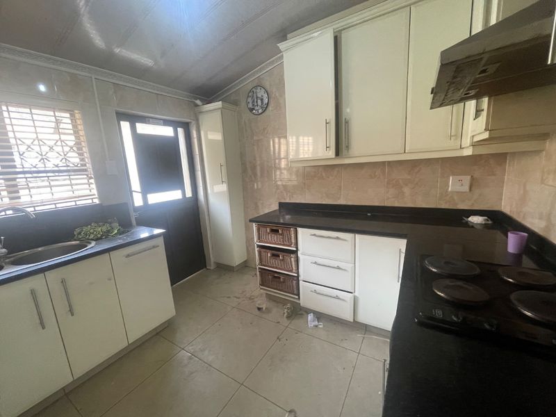 6 Bedroom House for sale - Photo 10