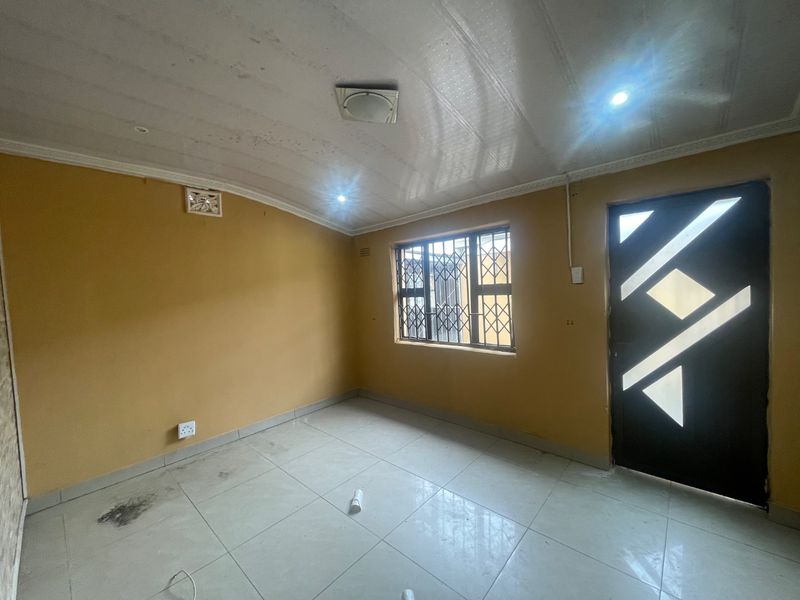 6 Bedroom House for sale - Photo 4