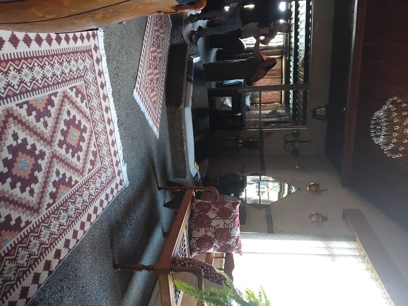 House full of potential  - Photo 3