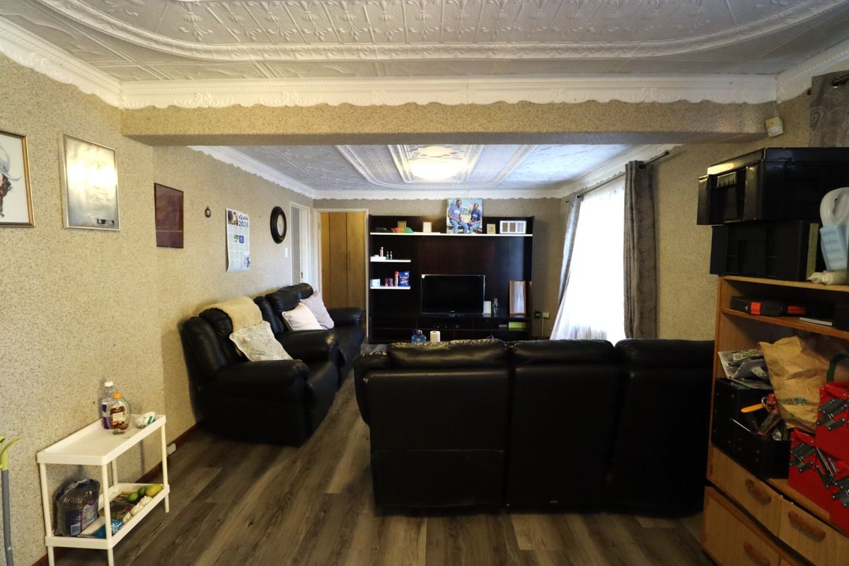 3 Bedroom Home in Greenshields Park  - Photo 3