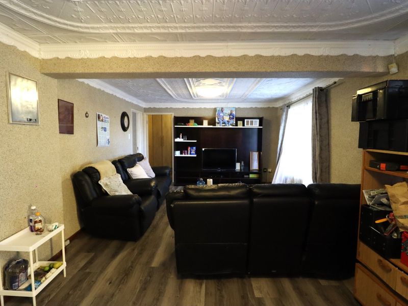 3 Bedroom Home in Greenshields Park  - Photo 3