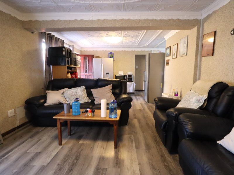 3 Bedroom Home in Greenshields Park  - Photo 8