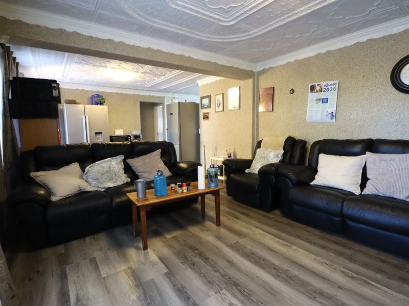 3 Bedroom Home in Greenshields Park  - Photo 7