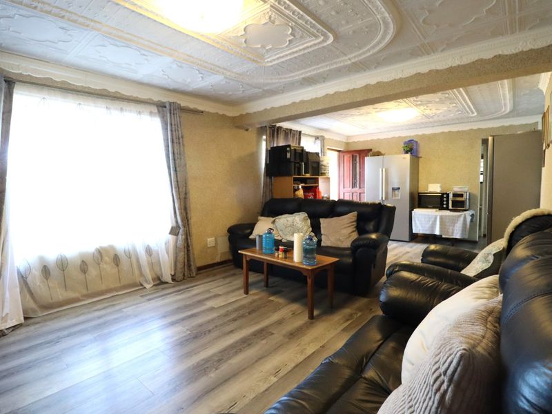 3 Bedroom Home in Greenshields Park  - Photo 6