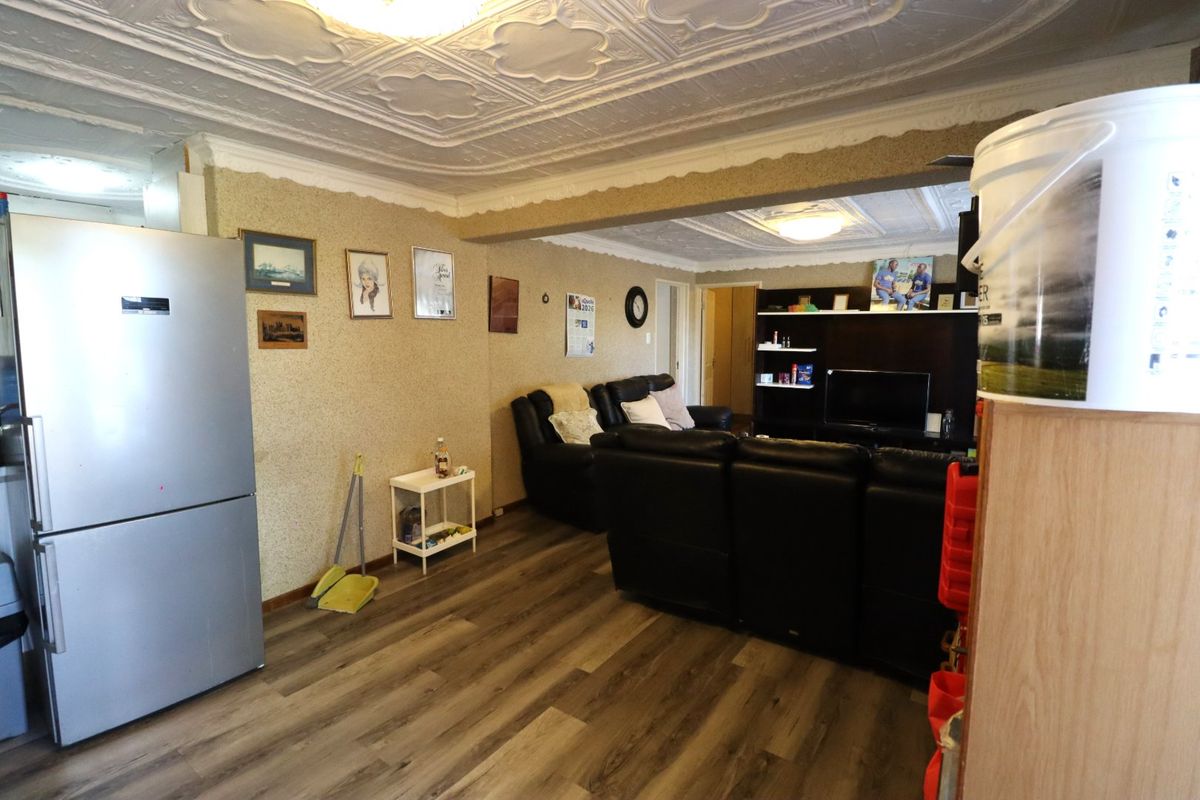 3 Bedroom Home in Greenshields Park  - Photo 2