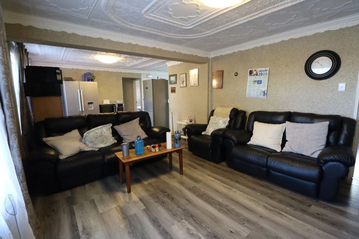 3 Bedroom Home in Greenshields Park  - Photo 5