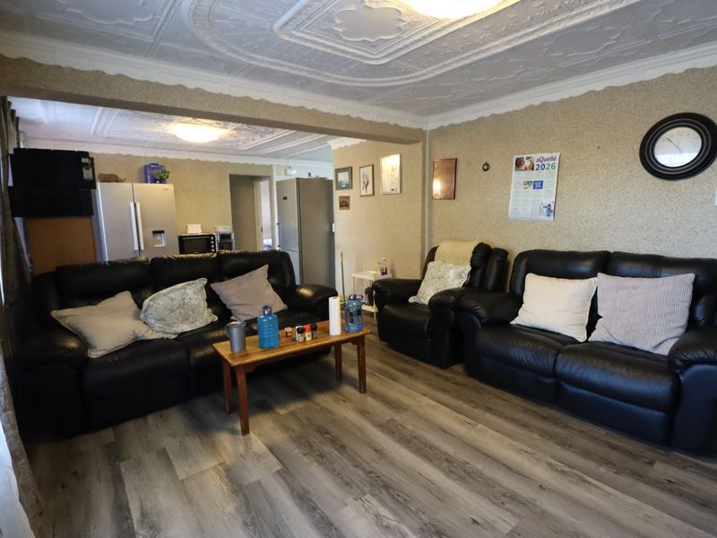 3 Bedroom Home in Greenshields Park  - Photo 5