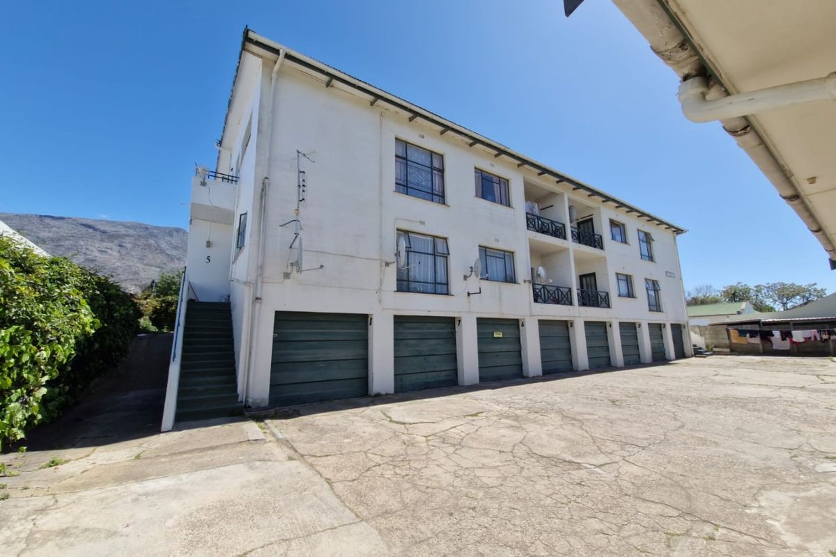 2 Bedroom Apartment - Rare Investment or Retirement Find in Villiersdorp - Photo 4
