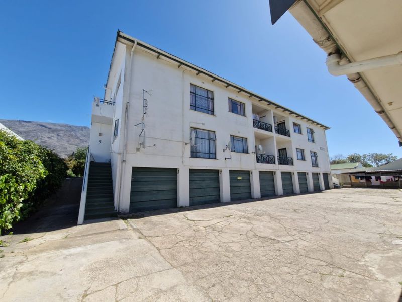 2 Bedroom Apartment - Rare Investment or Retirement Find in Villiersdorp - Photo 4
