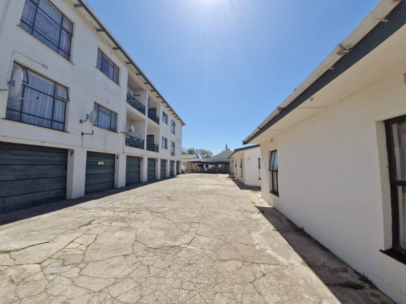2 Bedroom Apartment - Rare Investment or Retirement Find in Villiersdorp - Photo 5