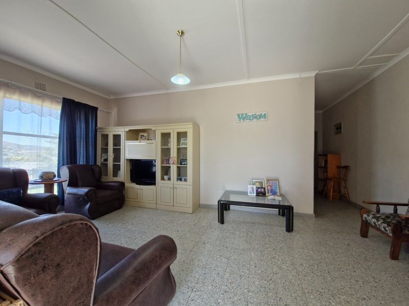 2 Bedroom Apartment - Rare Investment or Retirement Find in Villiersdorp - Photo 9