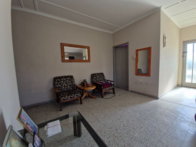 2 Bedroom Apartment - Rare Investment or Retirement Find in Villiersdorp - Photo 8