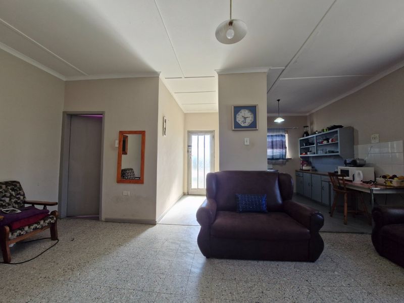 2 Bedroom Apartment - Rare Investment or Retirement Find in Villiersdorp - Photo 10