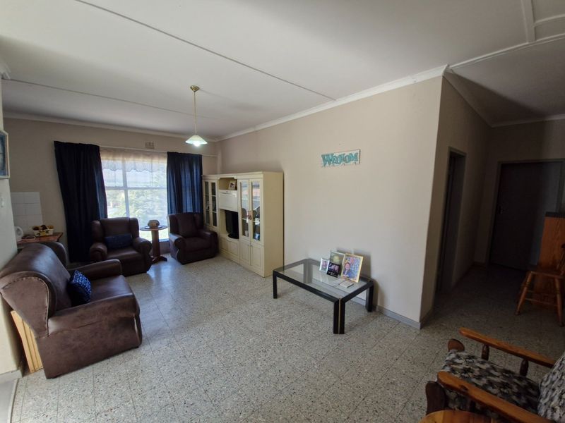 2 Bedroom Apartment - Rare Investment or Retirement Find in Villiersdorp - Photo 7