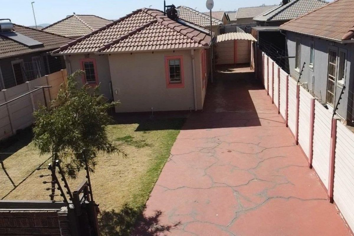 Spacious 3 bedroom and 2 bathroom house for sale in sky city  - Photo 2