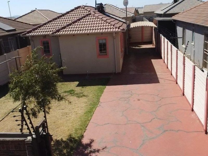 Spacious 3 bedroom and 2 bathroom house for sale in sky city  - Photo 2