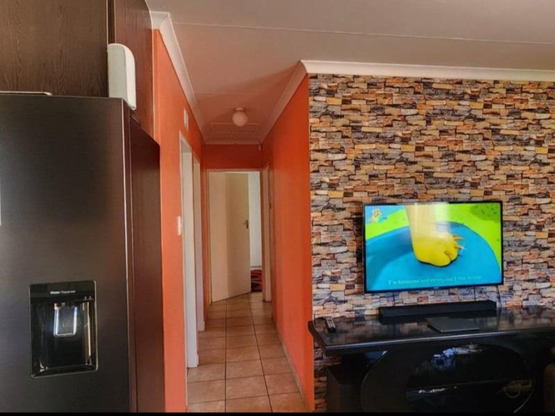 Spacious 3 bedroom and 2 bathroom house for sale in sky city  - Photo 9