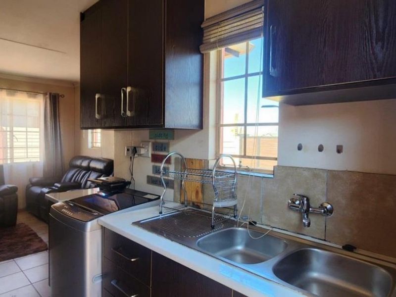 Spacious 3 bedroom and 2 bathroom house for sale in sky city  - Photo 7