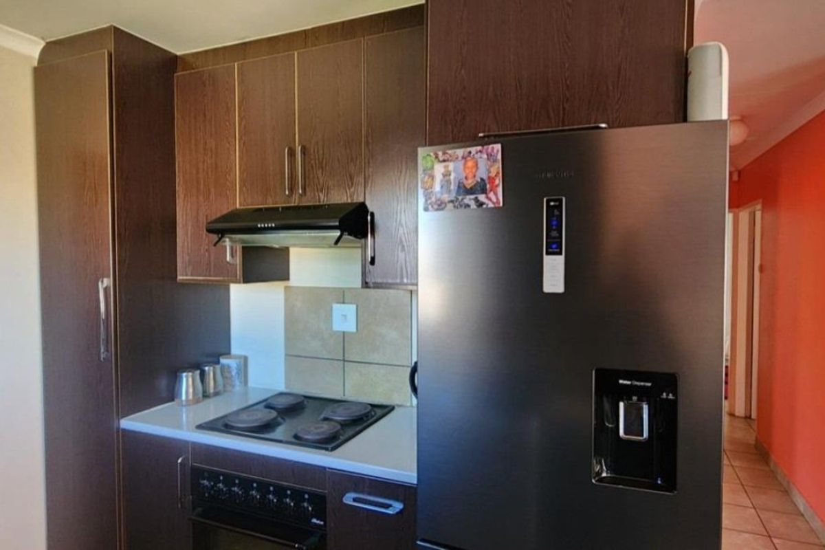 Spacious 3 bedroom and 2 bathroom house for sale in sky city  - Photo 4