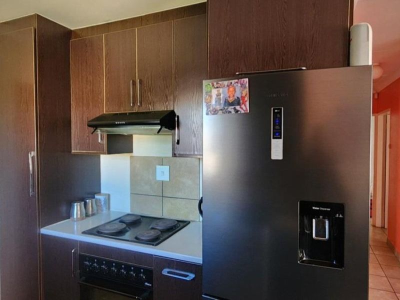 Spacious 3 bedroom and 2 bathroom house for sale in sky city  - Photo 4