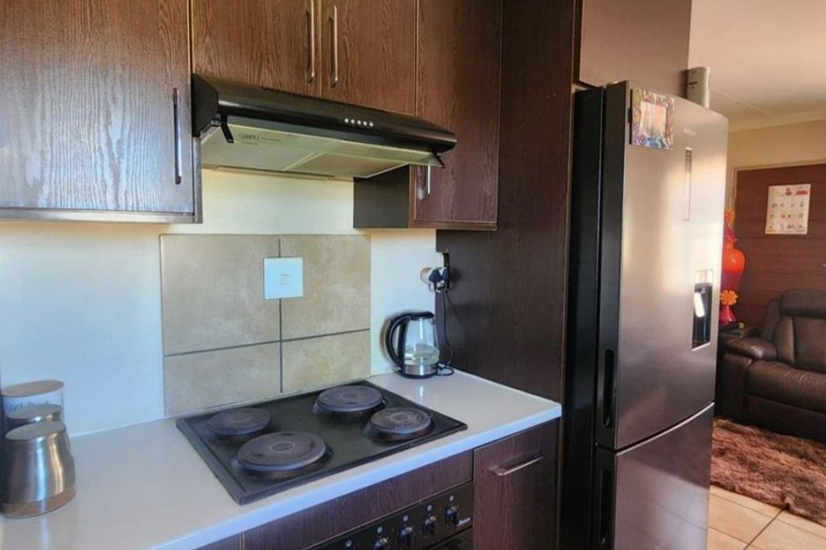 Spacious 3 bedroom and 2 bathroom house for sale in sky city  - Photo 5