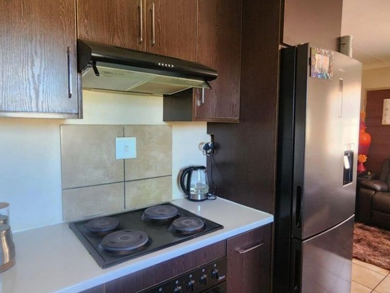 Spacious 3 bedroom and 2 bathroom house for sale in sky city  - Photo 5