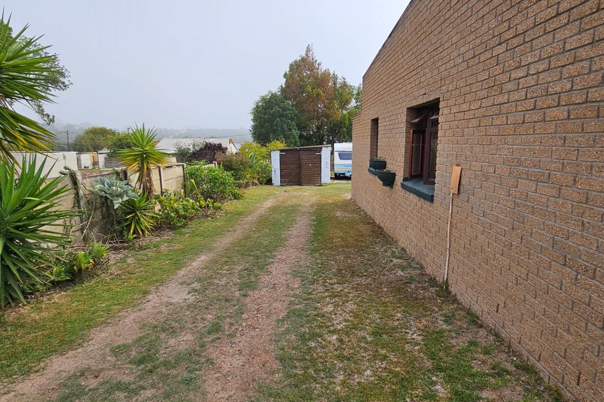 Prag Huis met baie potensiaal. - Photo 2