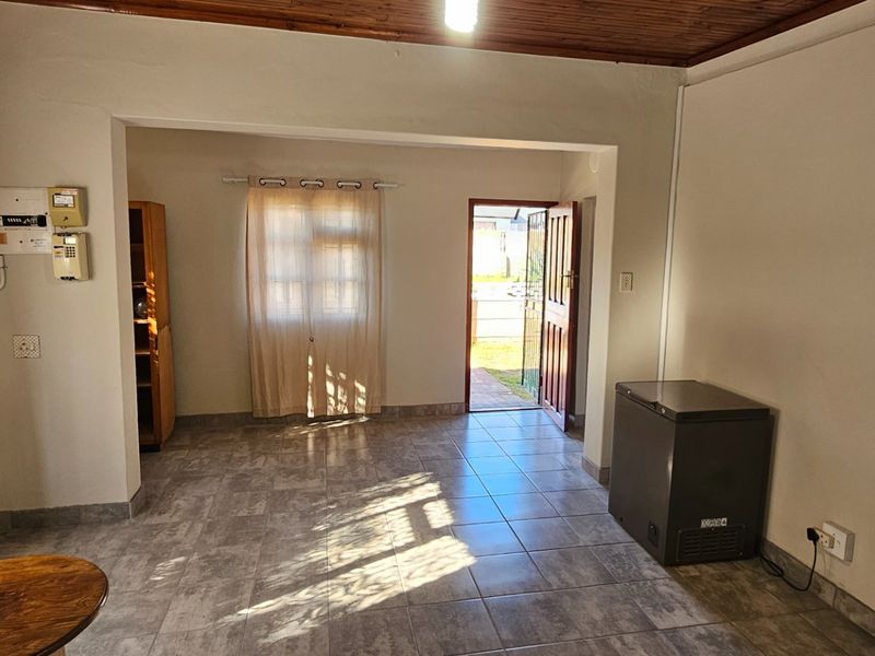 Prag Huis met baie potensiaal. - Photo 10