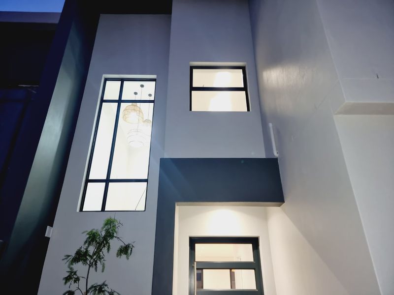 Sandown | 4 Bedroom | 3 Bathroom | Double Storey | Corner Erf - Photo 4