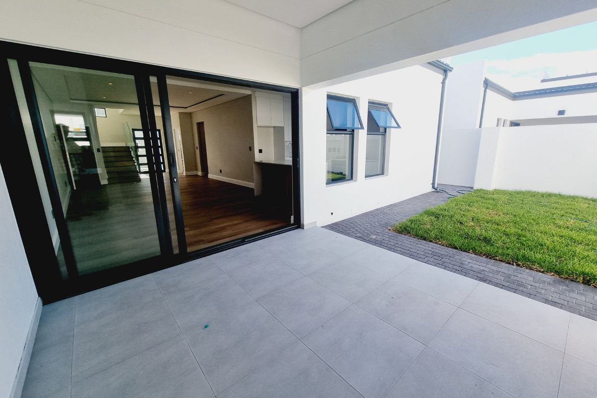 Sandown | 4 Bedroom | 3 Bathroom | Double Storey | Corner Erf - Photo 5