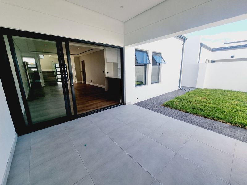 Sandown | 4 Bedroom | 3 Bathroom | Double Storey | Corner Erf - Photo 5