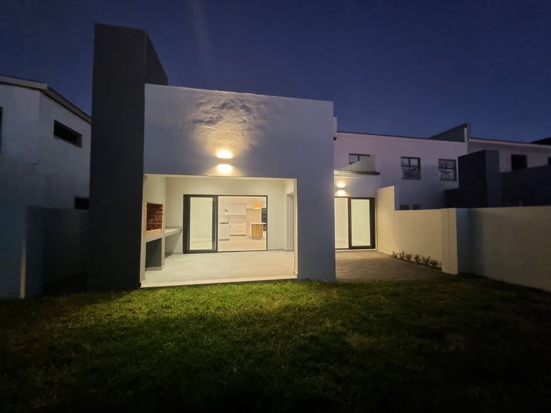 Sandown | 4 Bedroom | 3 Bathroom | Double Storey | Corner Erf - Photo 4