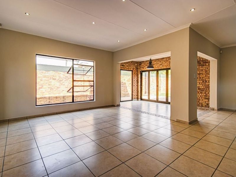 Spacious Four-Bedroom Family Home - Photo 2