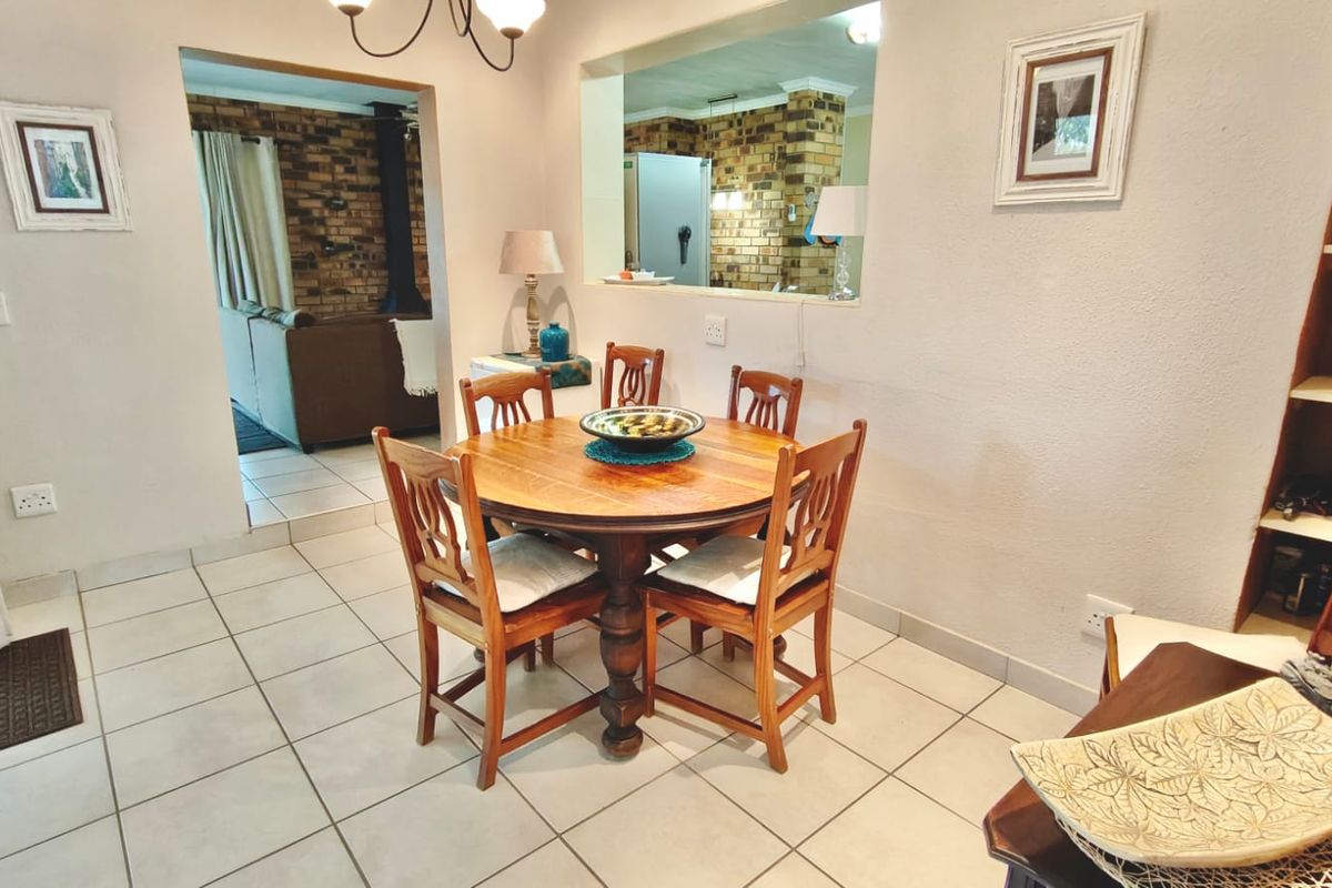 Tranquil Vaal Dam Living in Sought-After Marina Letata Estate - Photo 5