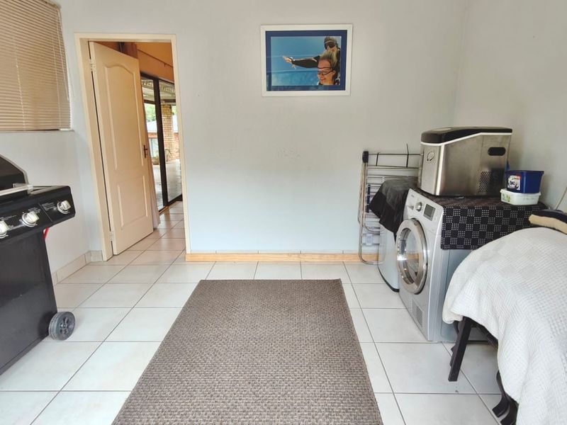 Tranquil Vaal Dam Living in Sought-After Marina Letata Estate - Photo 10