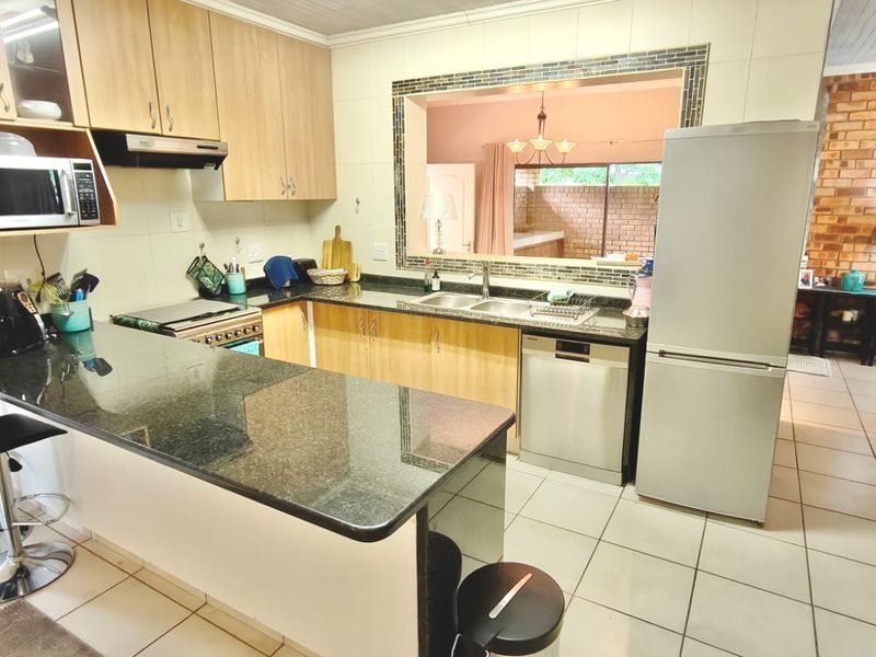 Tranquil Vaal Dam Living in Sought-After Marina Letata Estate - Photo 7