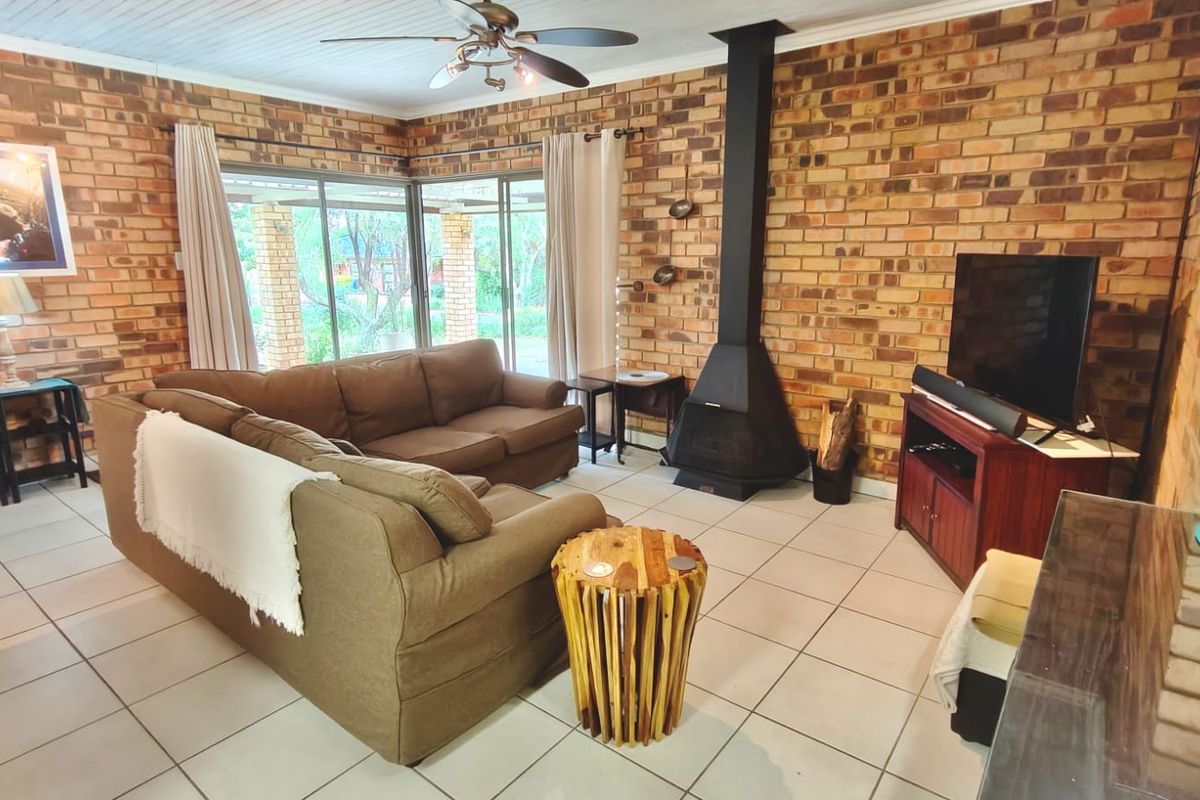 Tranquil Vaal Dam Living in Sought-After Marina Letata Estate - Photo 3