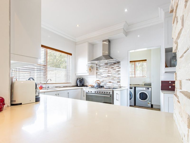 RENOVATED FAMILY HOME IN SECURE ESTATE – RUIMSIG - Photo 8