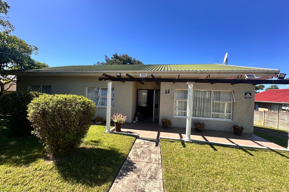 Charming Headlands Home with Garden Charm - Photo 2