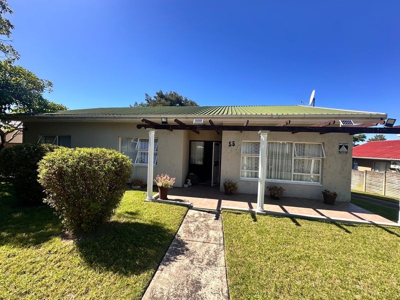 Charming Headlands Home with Garden Charm - Photo 2